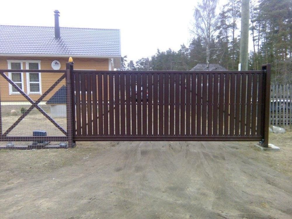Откатные автоматические ворота для дачи из евроштакетника